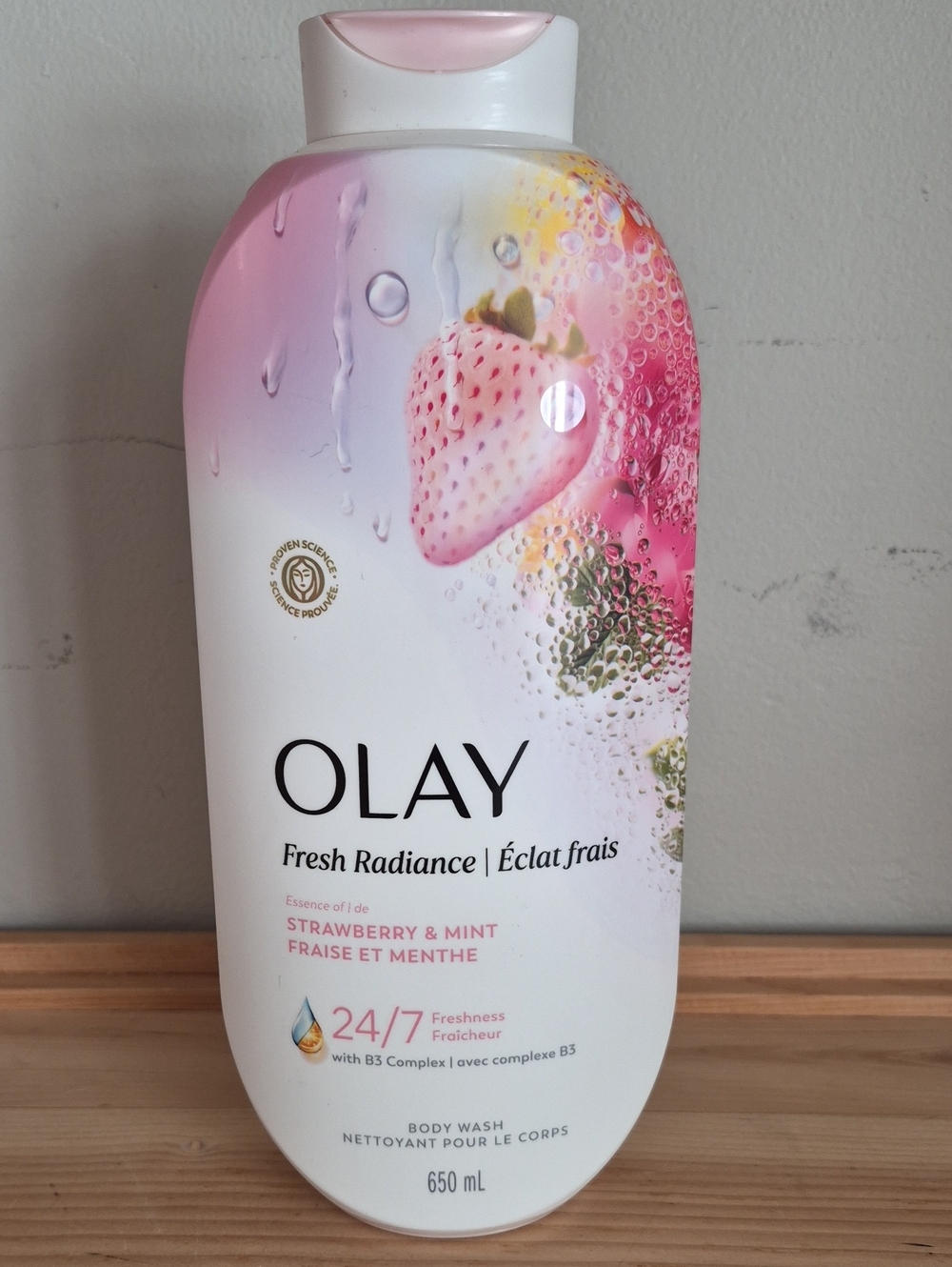 💙 OLAY Fresh Radiance Strawberry & Mint Body Wash